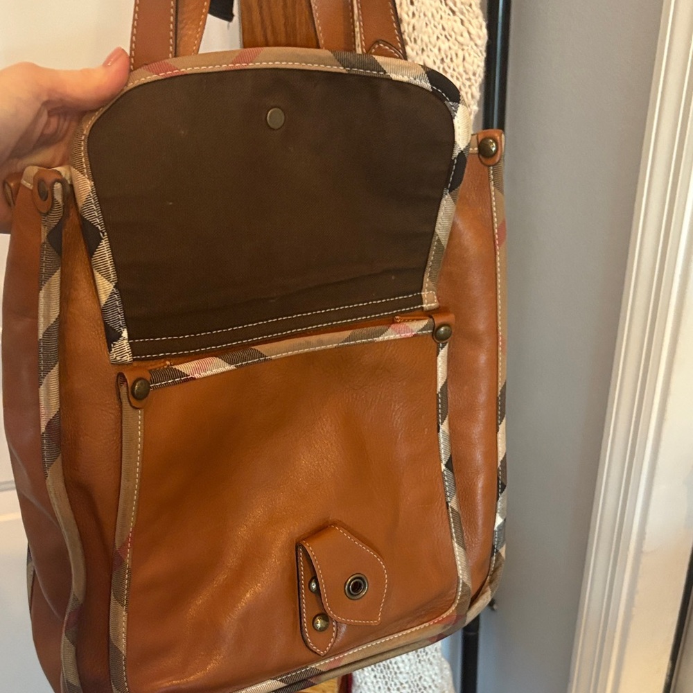 Burberry 💯 Leather Tote Bag - Picture 6 of 16